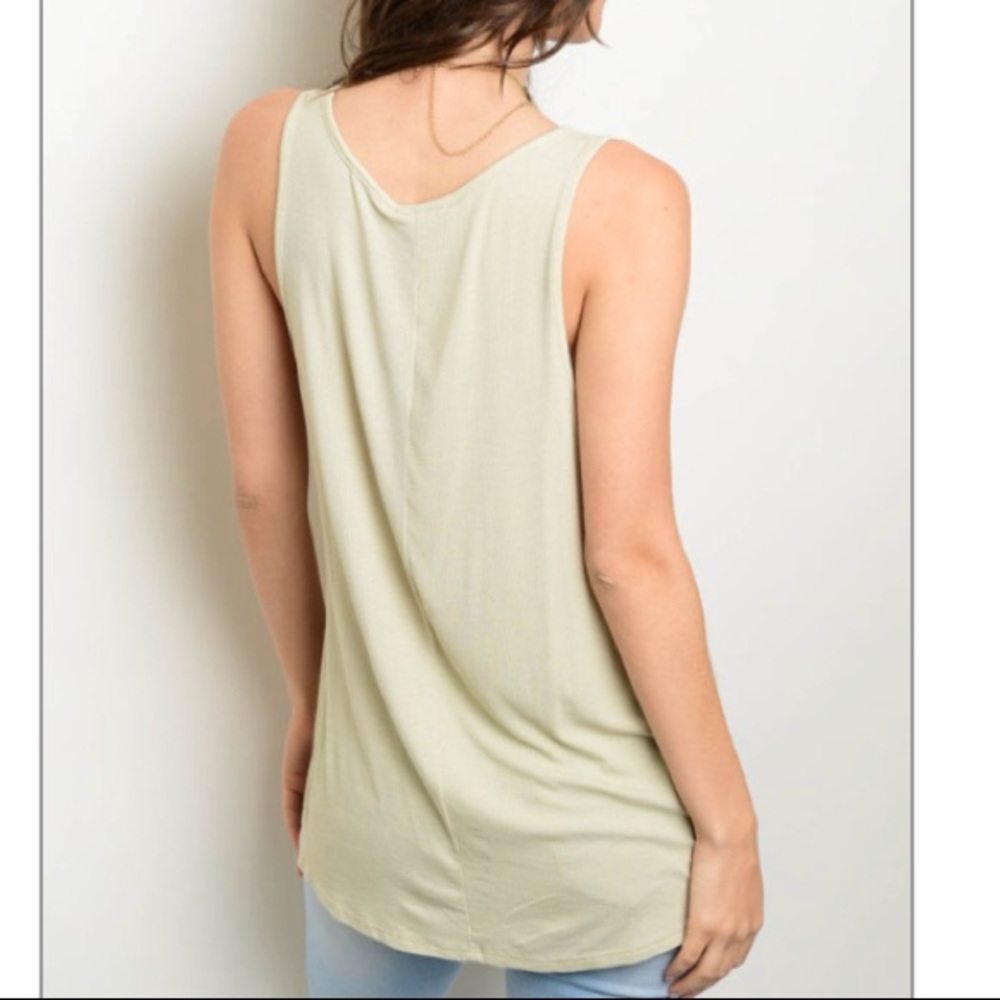 V neck sleeveless micro ribbed loose basic tank. - Picture 4 of 6